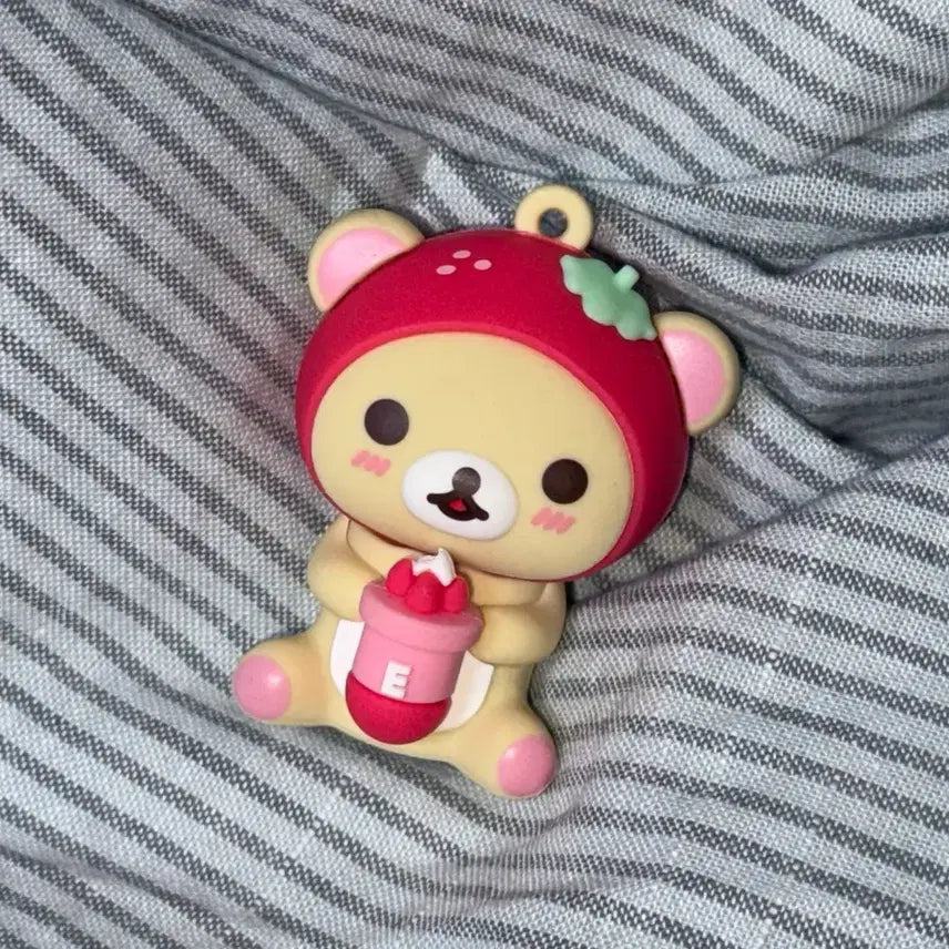 [BUNJANG] Ediya Rilakkuma Collaboration Strawberry Korilakkuma Magnet Figure / 이디야 리락쿠마 콜라보 딸기 코리락쿠마 마그넷 피규어