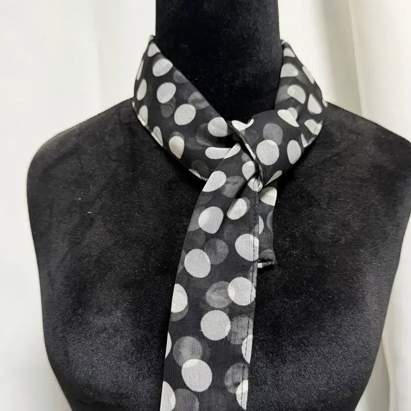 [BUNJANG] Handmade Polka Dot Scarf Mutfufler / 도트 스카프 머플러