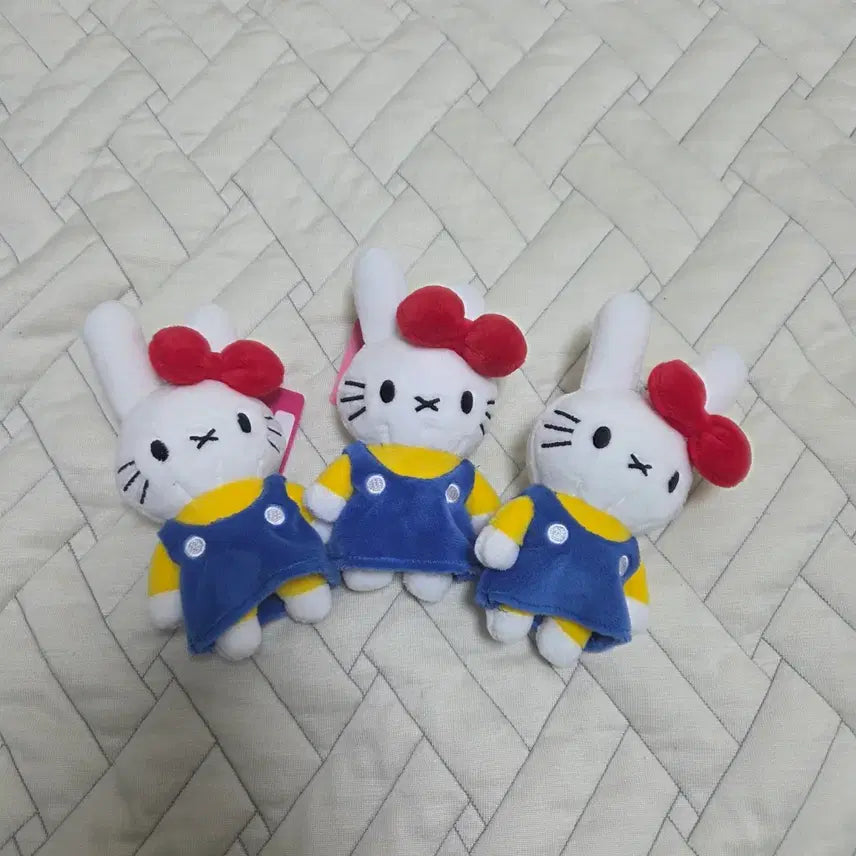 [BUNJANG] Miffy x Kitty Plush Keychain / 미피키티 인형키링 판매합니다