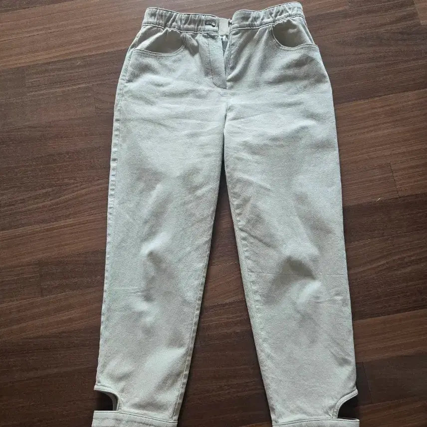 [BUNJANG] Women's Cutting Detail Slacks / 여성바지