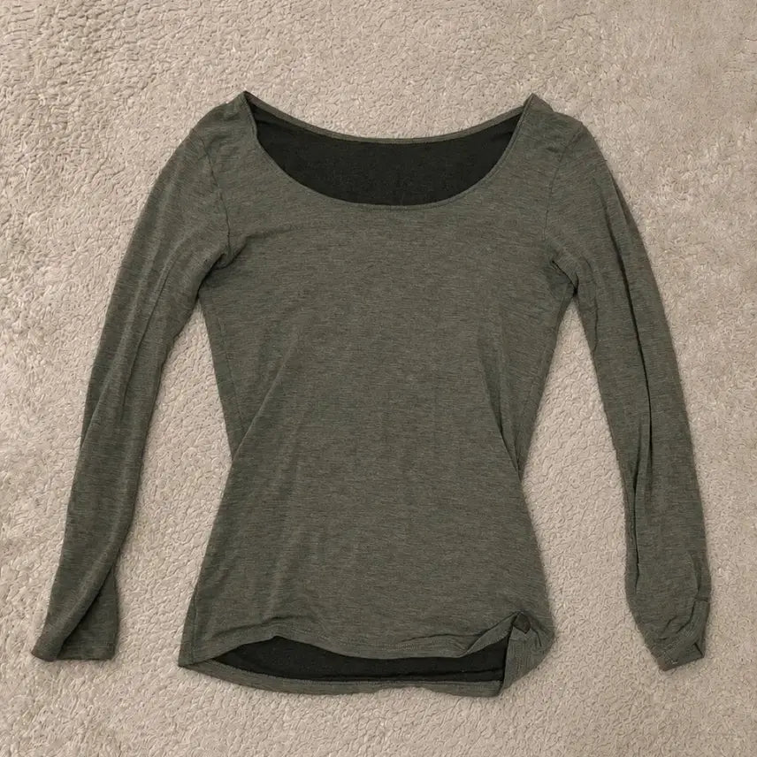 [BUNJANG] Off-Shoulder Long Sleeve Top / 오프숄더 긴팔티 착샷