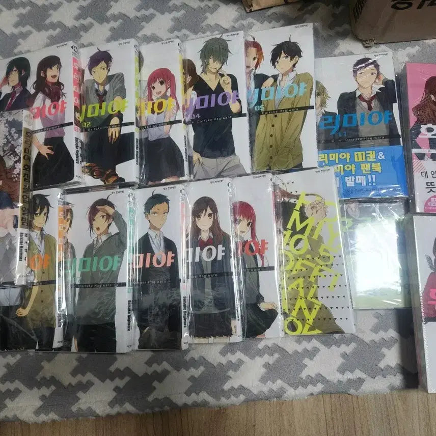 [BUNJANG] Horimiya Complete Set Volumes 1-17 (Sealed) / 호리미야 1-17. 100 미개봉12.13.14 없음 화집개봉