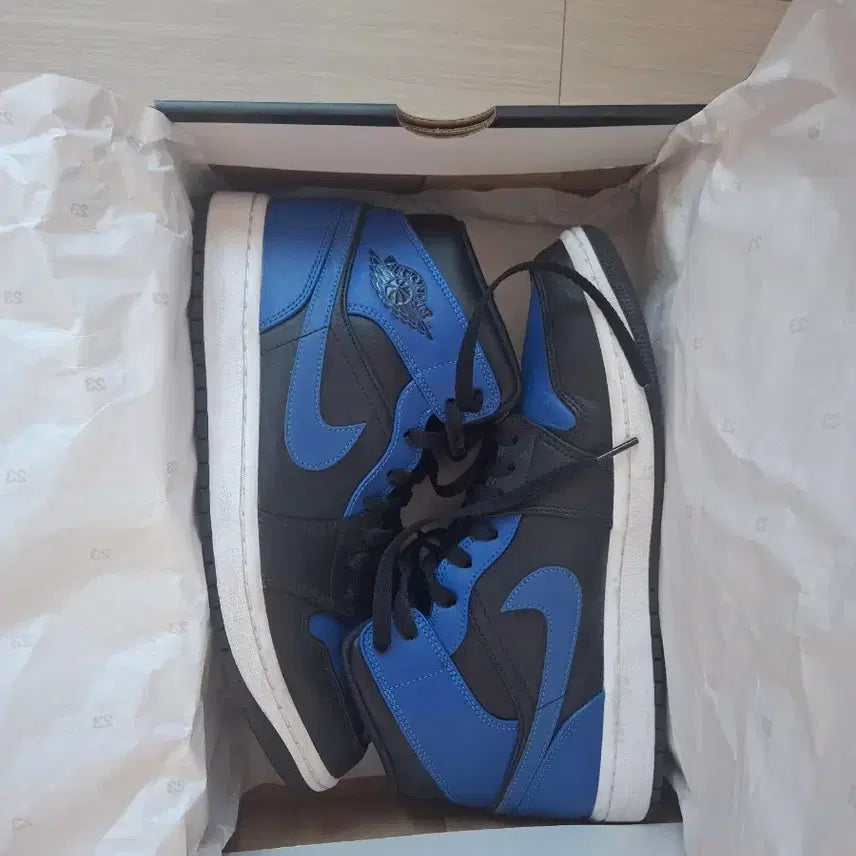 [BUNJANG] Nike Air Jordan 1 Mid Hyper Royal Sneakers / 나이키 에어 조던 1 미드 하이퍼 로얄