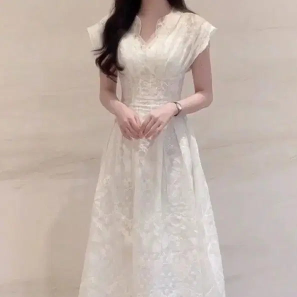 [BUNJANG] Embroidered Lace Long Dress / 해외 고급 자수 레이스 롱원피스 | 셀프웨딩 2부드레스 추천