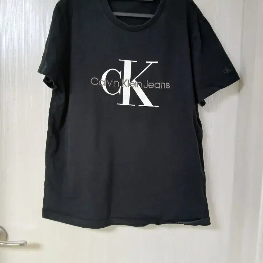 [BUNJANG] Calvin Klein Jeans CK Logo T-Shirt Black / 캘빈클라인진 ck 로고 반팔 블랙