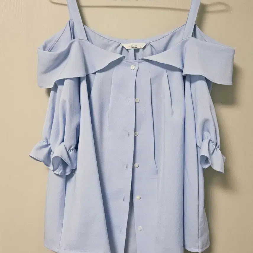 [BUNJANG] Sky Blue Off-Shoulder Blouse with Frill Detail / 하늘색 오프숄더 블라우스