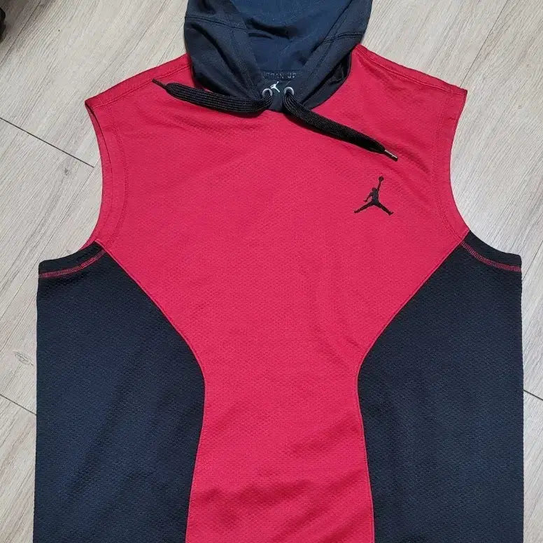 [BUNJANG] Jordan Red/Black Oversized Sleeveless T-Shirt for Women / 조던 레드/블랙 후드 민소매 티셔츠 여성 오버핏용