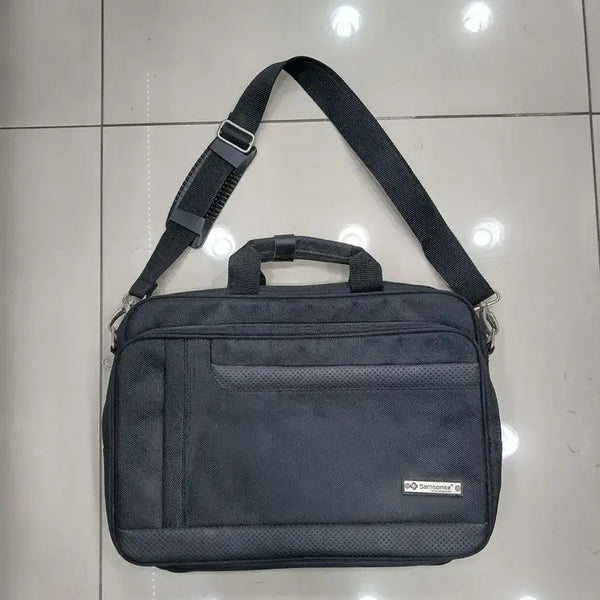 [BUNJANG] Black Briefcase with Multiple Compartments and Trolley Sleeve / 검정색 서류가방 여러개수납칸나눠져있구요 캐리어손잡이끼워서 이동가능 중고