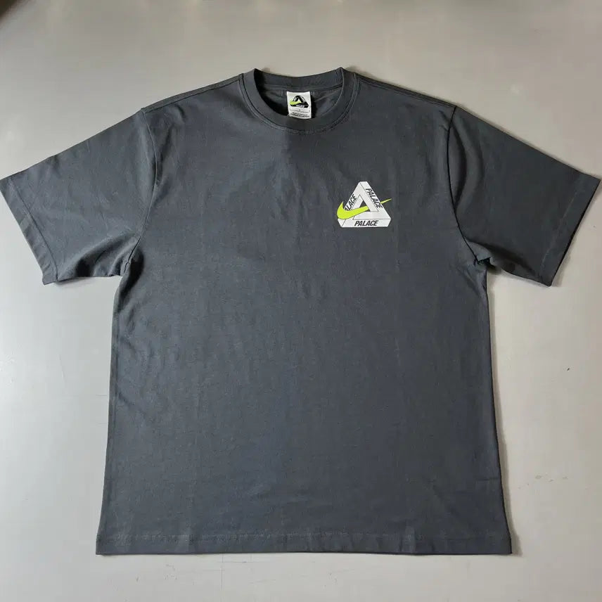 [BUNJANG] Palace Nike Tri-Swoosh T-shirt Charcoal / 팔라스  나이키 트라이 스우시 티셔츠 차콜