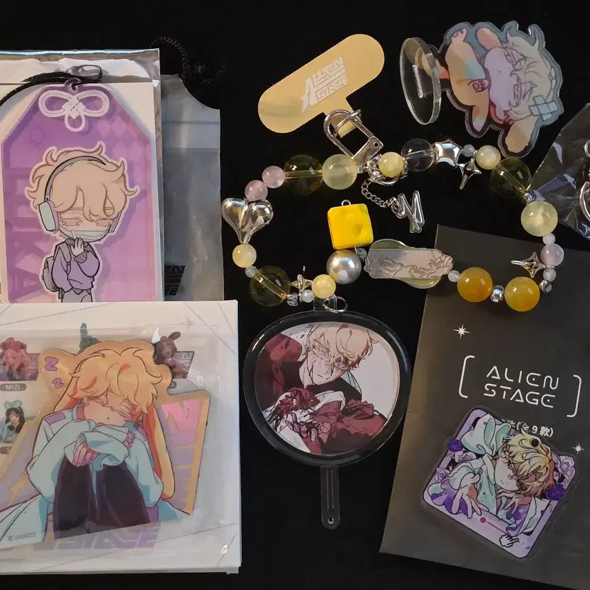 [BUNJANG] ALIEN STAGE (A.S.) Lucky Draw Trading Keyholders, Phone Strap, and Magnet Set / (원가이하) ALIEN STAGE / 에이스테 루카 공굿 세트 + 덤