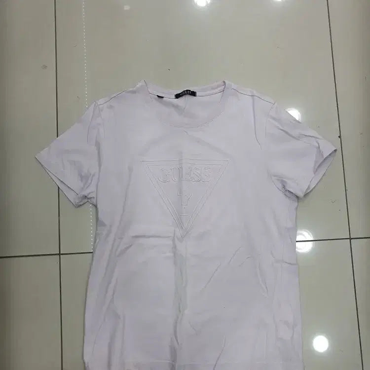 [BUNJANG] GUESS S-Slight Purple 3D Logo T-Shirt / GUESS 게스 S연보라 입체로고 반팔티 중고 가슴48총60어깨39팔17