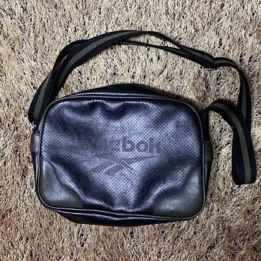 [BUNJANG] Reebok Classic Vintage Cross Bag / 리복 클래식 빈티지 크로스백