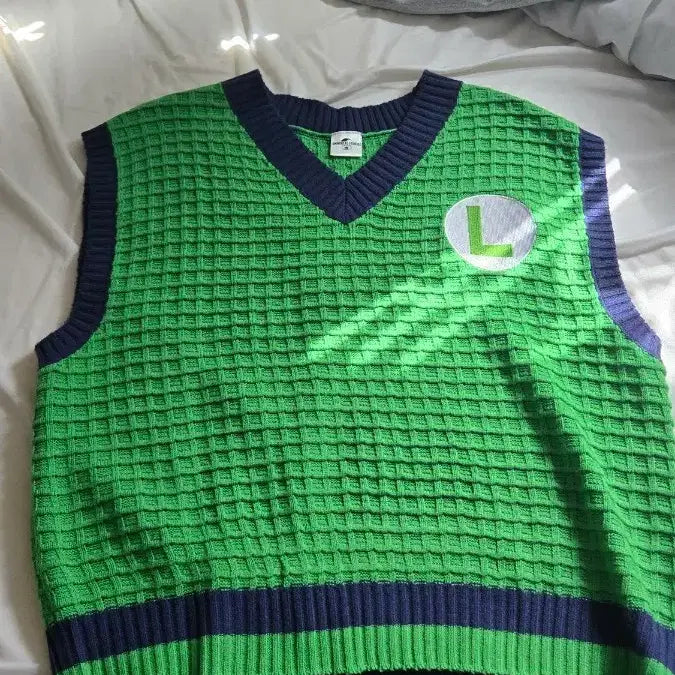 [BUNJANG] Universal Studios Luigi Knit Vest Green / 유니버셜 스튜디오 루이지 니트 조끼 그린