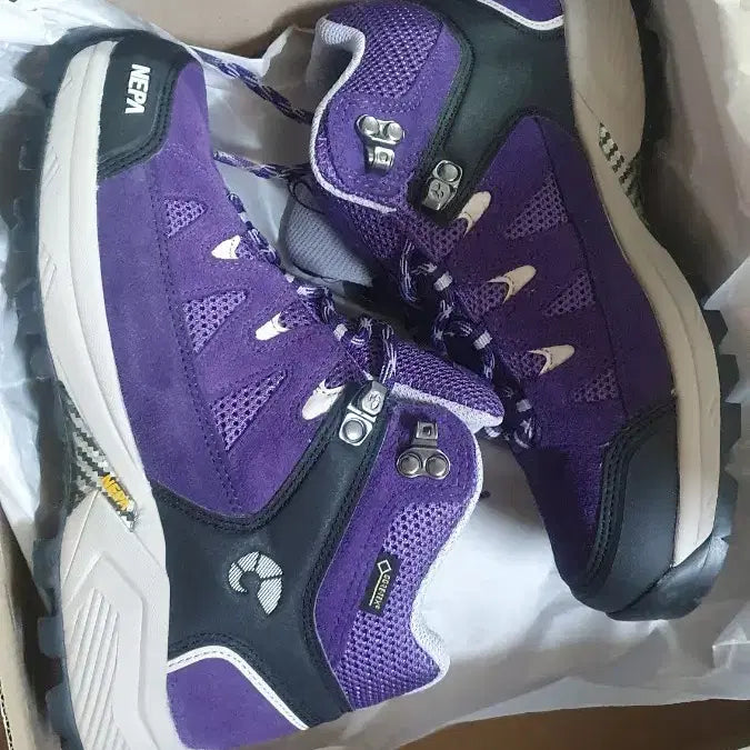[BUNJANG] NEPA Gore-Tex Hiking Boots 235 / 네파 고어텍스 등산화 235 새거 정가 23만원