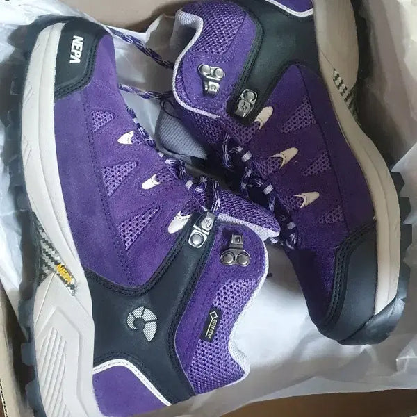[BUNJANG] NEPA Gore-Tex Hiking Boots 235 / 네파 고어텍스 등산화 235 새거 정가 23만원