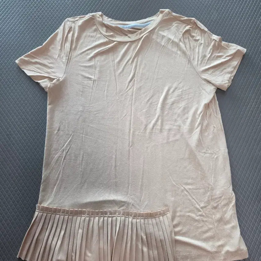 [BUNJANG] Beige Pleated Short Sleeve T-Shirt / 베이지 플리츠 반팔 티셔츠