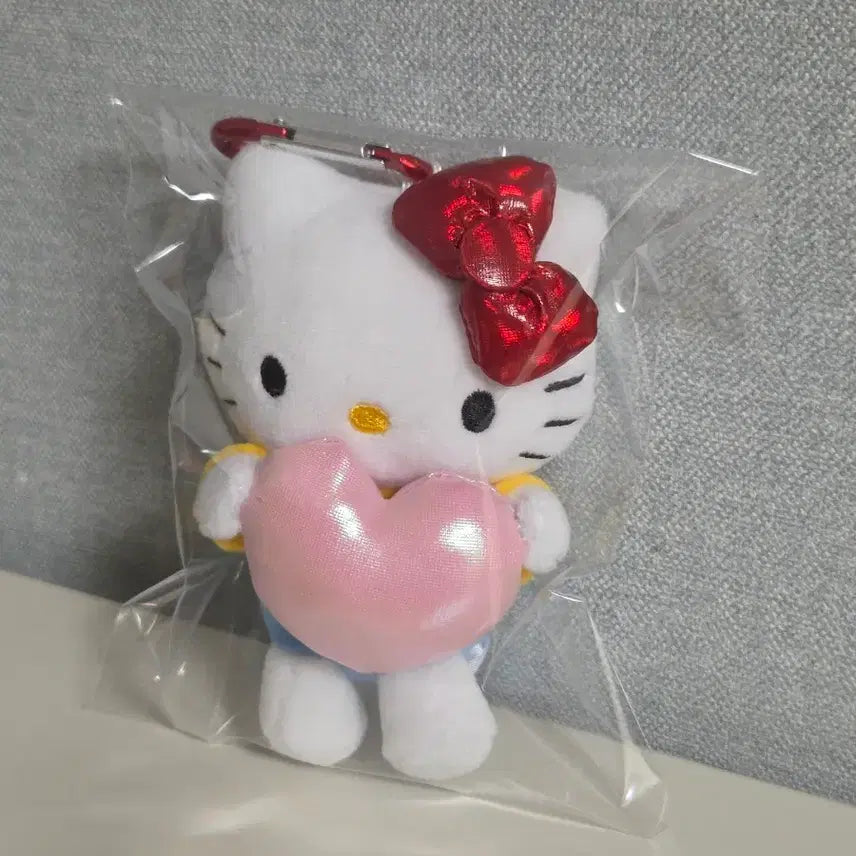 [BUNJANG] 7-Eleven Hello Kitty Doll Keychain / 세븐일레븐 헬로키티 인형 키링