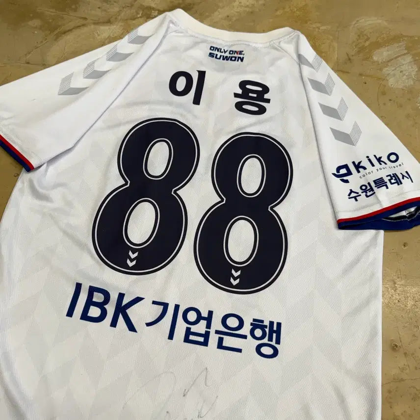[BUNJANG] Hummel Suwon FC White No.88 Lee Yong Signed Jersey XL / XL 훔멜 수원FC 화이트 No.88 이용 사인 유니폼