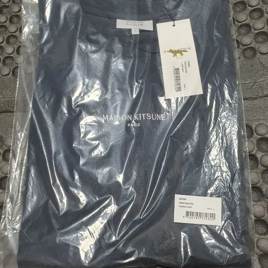 [BUNJANG] Maison Kitsuné Classic Navy T-Shirt (L) / 메종키츠네 클래식 네이비 티셔츠 L