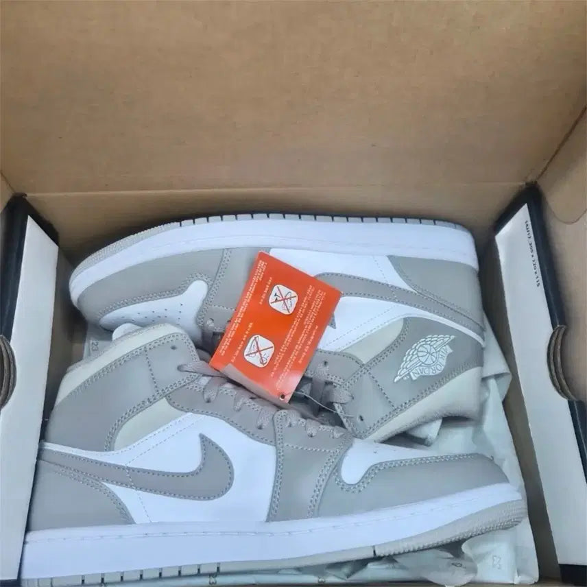 [BUNJANG] Nike Air Jordan 1 Mid College Grey (260mm) / 새상품) 260 나이키 조던 미드 컬리지 그레이 나코탭