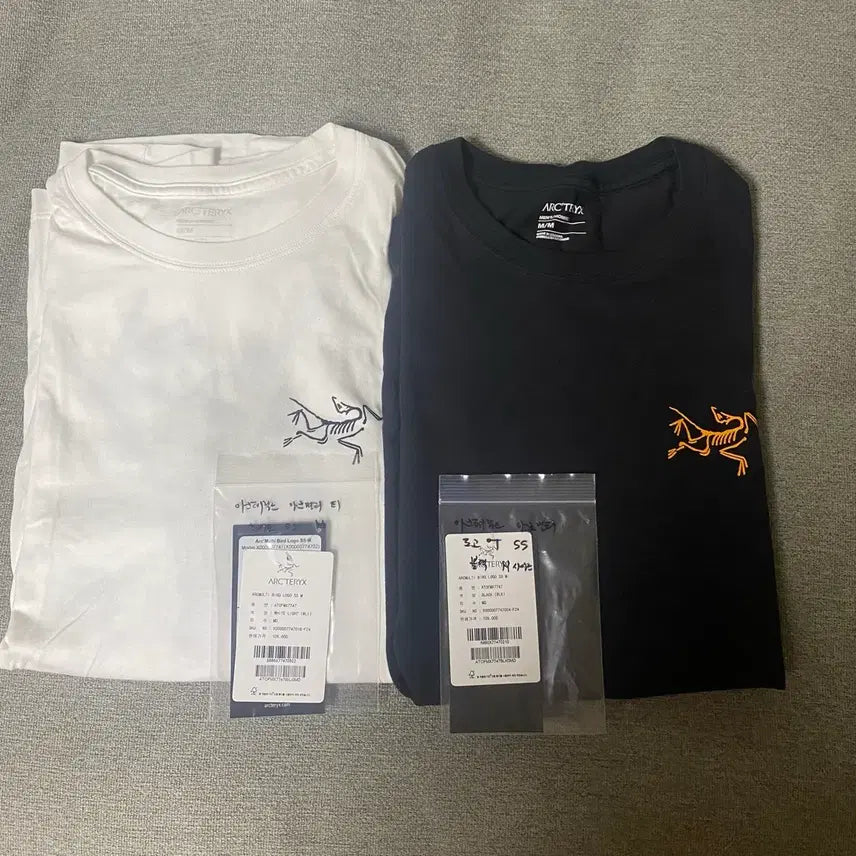 [BUNJANG] Arc'teryx Arc Multi Logo T-Shirt (Black, White) - M Size Bundle Set / 아크테릭스 아크멀티로고 블랙, 화이트 일괄 판매 (M사이즈)