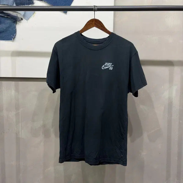 [BUNJANG] Nike SB x Yoon Hyup Graphic T-Shirt / (100) 나이키SB X 윤협 캐주얼 백프린팅 반팔 티