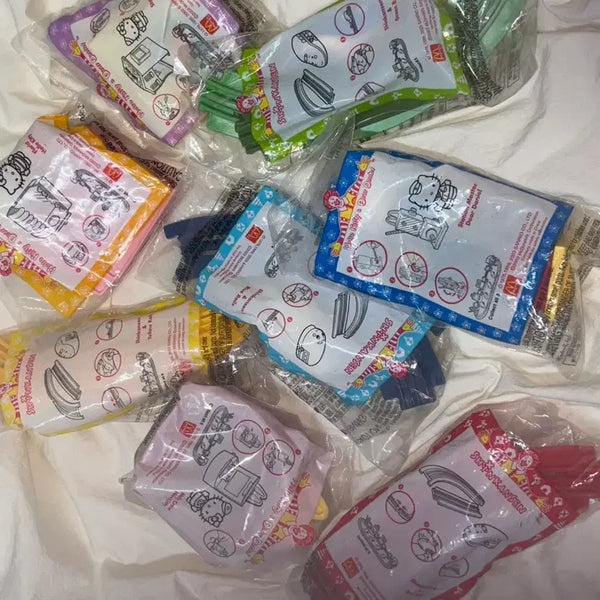 [BUNJANG] 2003 Hello Kitty Shinkansen Happy Meal Set (8 Types) / [마지막인하]2003 고전 헬로키티 해피밀 신칸센 세트 총 8종