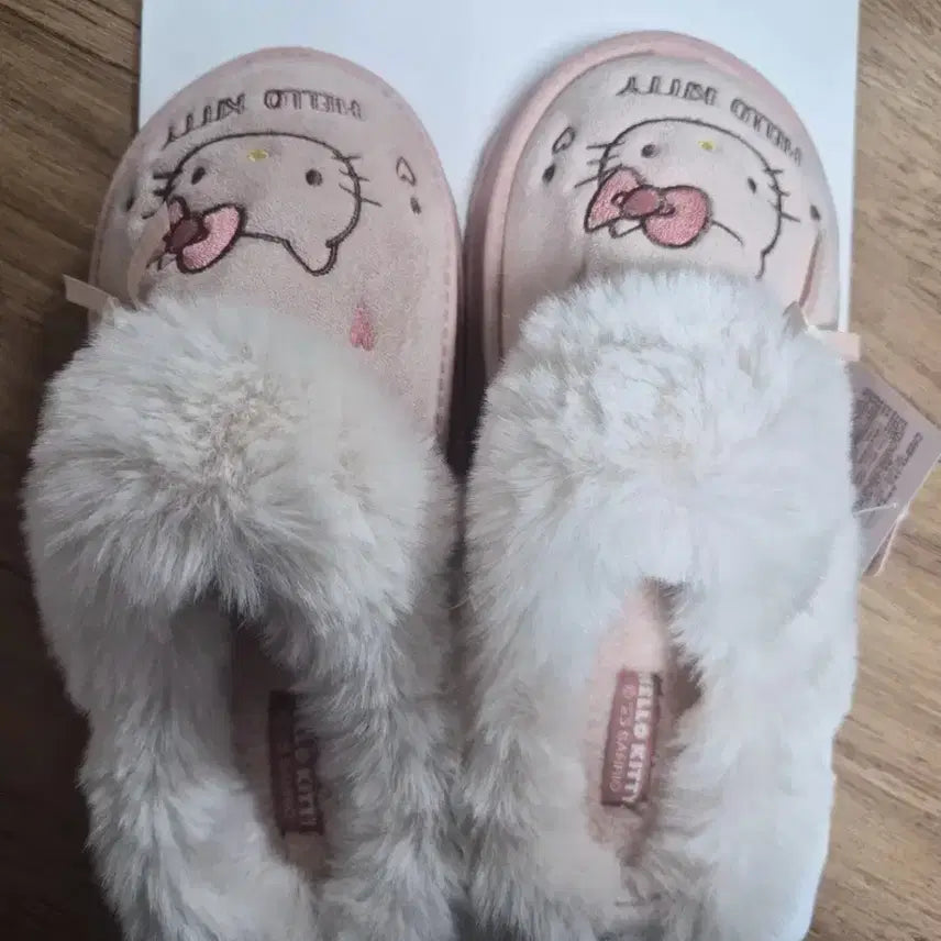 [BUNJANG] Hello Kitty Furry Slippers Pink / 헬로키티 털 슬리퍼 핑크색