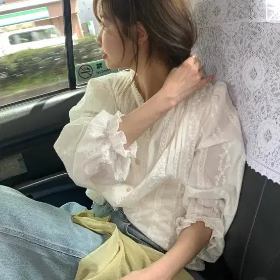 [BUNJANG] The L Cream Lace Detail Blouse / 더릴 블라우스