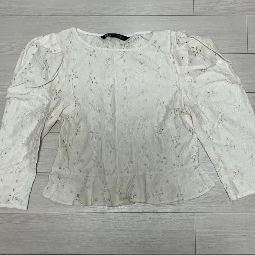 [BUNJANG] Zara Puff Lace Blouse XS / 자라 퍼프 레이스 블라우스 xs