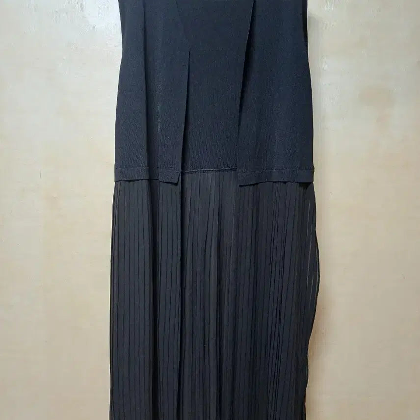 [BUNJANG] Sherisa Knit Vest with Chiffon Pleated Hem / 쉐리사 니트 조끼