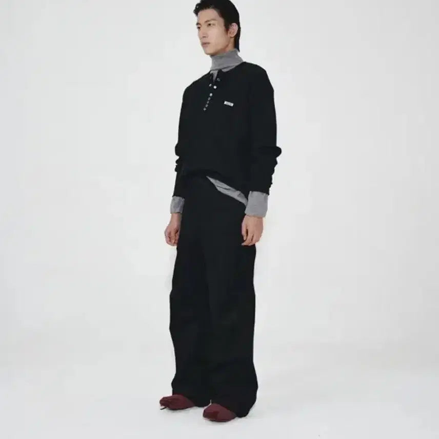 [BUNJANG] Hoite Buttoned Henley Neck T-Shirt Black / 호이테 헨리넥 티셔츠 블랙 BUTTONED HENLEY NECK T-Sh