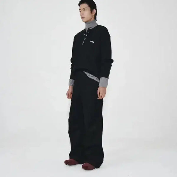 [BUNJANG] Hoite Buttoned Henley Neck T-Shirt Black / 호이테 헨리넥 티셔츠 블랙 BUTTONED HENLEY NECK T-Sh