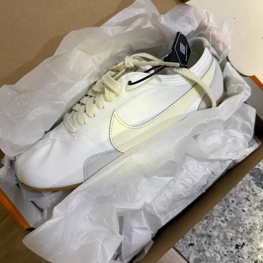 [BUNJANG] Nike Moccasin OG Summit White / 250 나이키 문슈 og 서밋 화이트(크림 검수완료 제품)