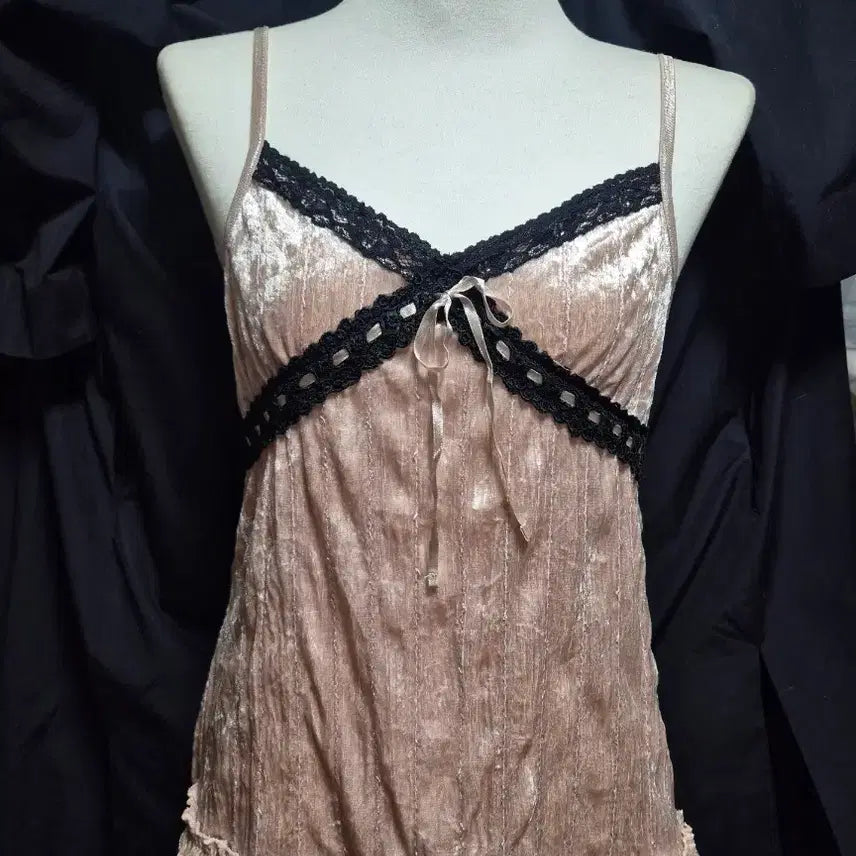 [BUNJANG] Pink Beige Velvet Sleeveless Top with Sequin Detail / 핑크베이지 벨벳 슬리브리스