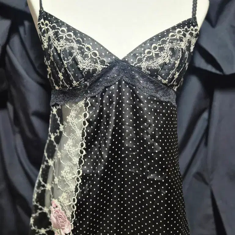 [BUNJANG] Fairy Dot Lace Frill Embroidered Sleeveless Top / 페어리 도트 레이스 프릴 자수 슬리브리스