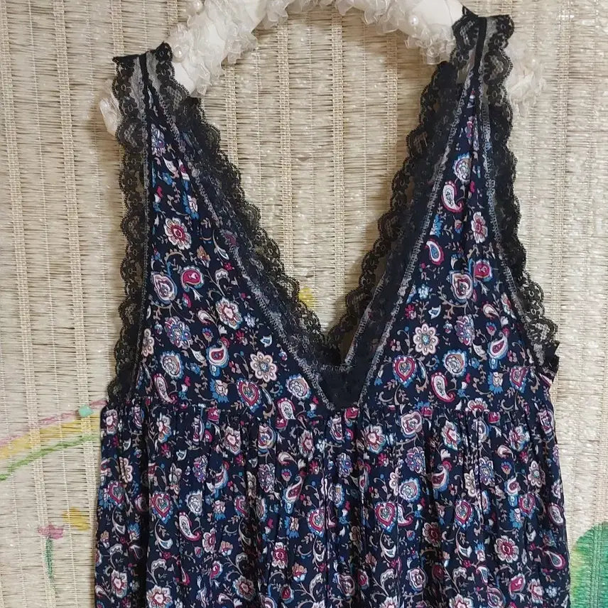 [BUNJANG] Flower Lace V-Neck Camisole Mini Dress / 플라워 레이스 브이넥 끈나시 원피스