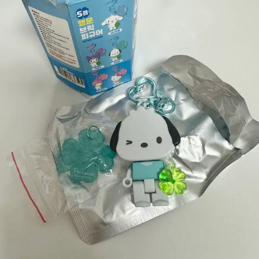 [BUNJANG] Sanrio Pochacco Four-Leaf Clover Lucky Brick Figure Keyring (Unsealed) / (단순개봉) 산리오 포차코 네잎클로버 행운 브릭 피규어 키링