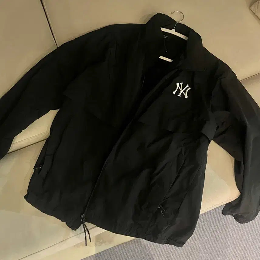 [BUNJANG] MLB New York Yankees Black Windbreaker XL / MLB 엠엘비 뉴욕 양키스 블랙 바람막이 xl
