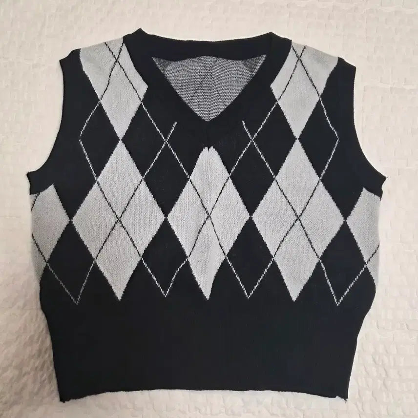 [BUNJANG] Argyle Check Knit Vest Black/Gray / 아가일 체크 니트 조끼 블랙/회색