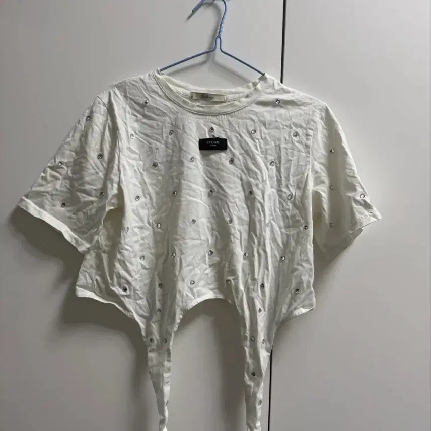 [BUNJANG] Crystal Embellished Asymmetrical T-Shirt / 크리스탈 장식 언발 티셔츠
