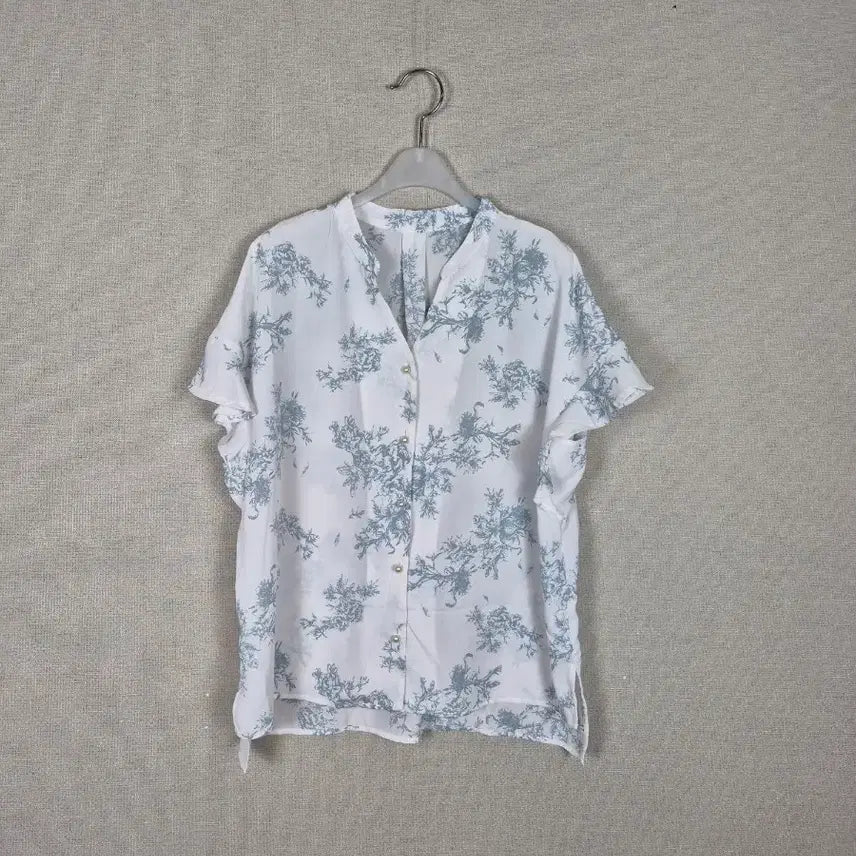[BUNJANG] White Flower Chiffon Blouse with Pearl Buttons (Size M) / (#77,88추천/M/택없는새상품)진주단추 화이트 플라워 쉬폰 블라우스