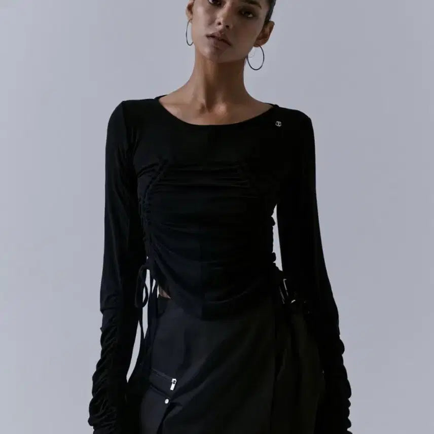 [BUNJANG] Trimming Bird Multi String Shirring Long Sleeve Black / 트리밍버드 멀티 스트링 셔링 롱슬리브 블랙