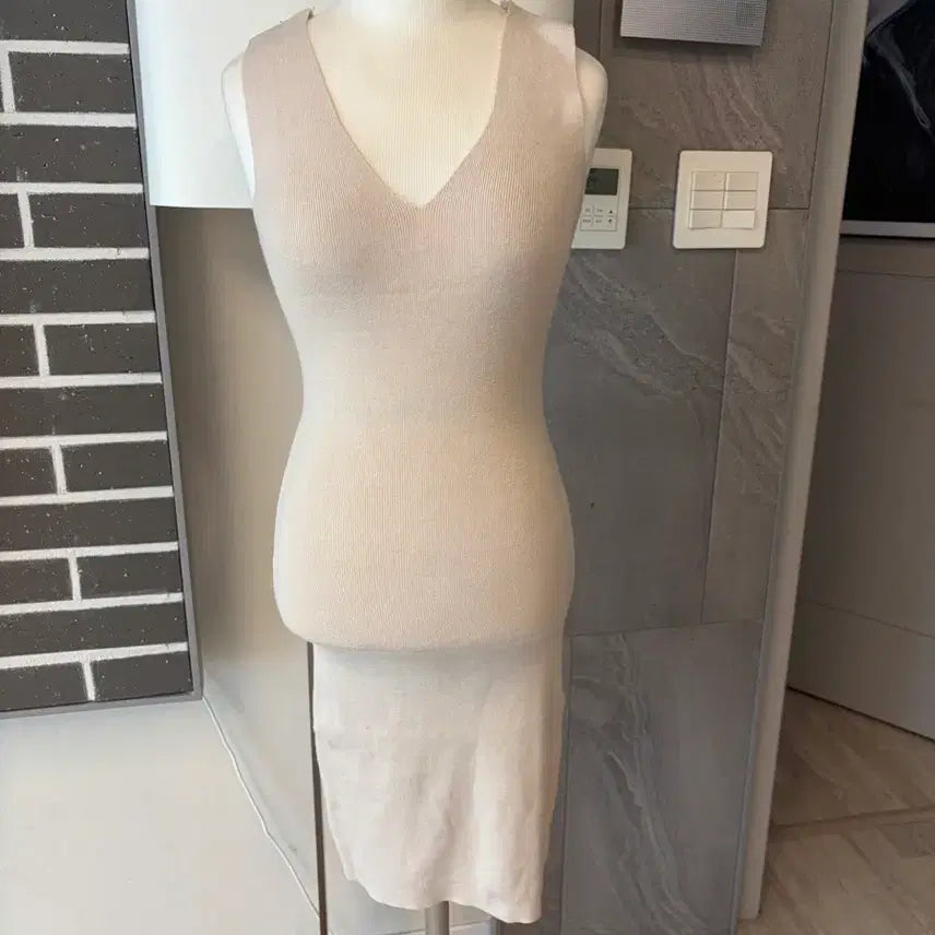 [BUNJANG] Sleeveless Ribbed Knit Dress / 민소매 니트 원피스 골지 니트 원피스 나시 호캉스 바캉스 마실룩