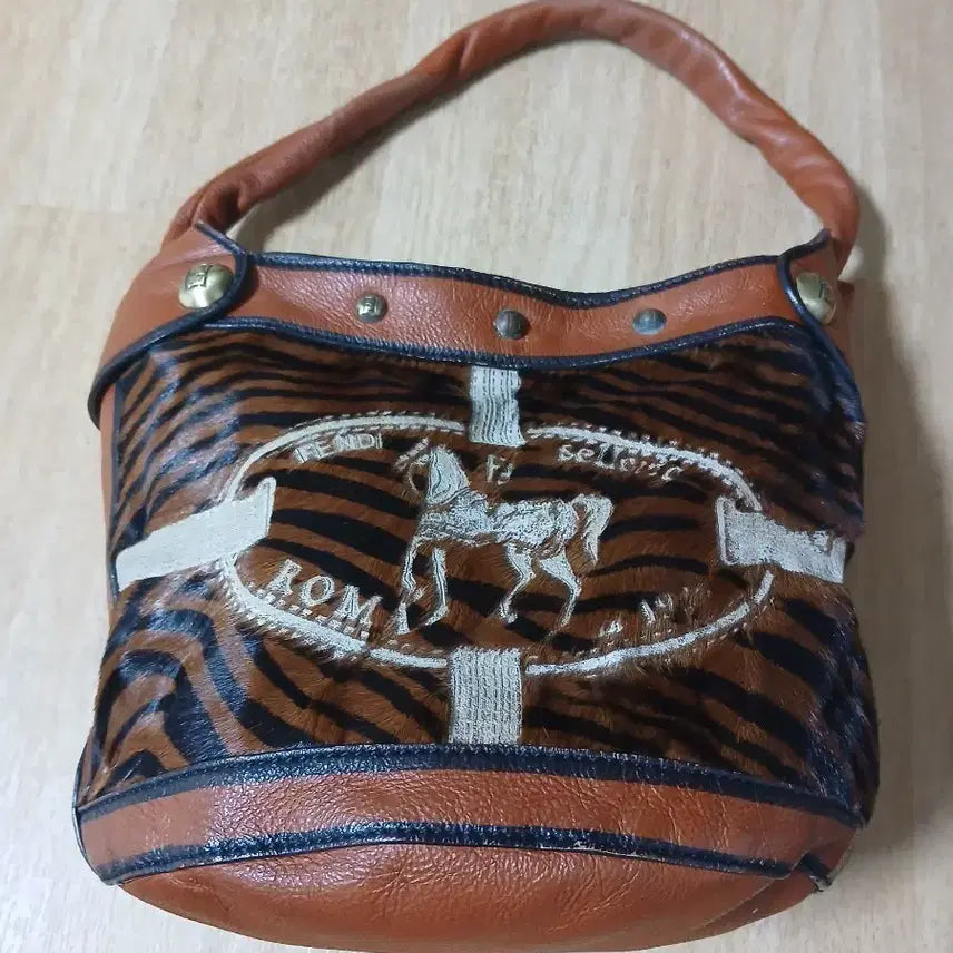 [BUNJANG] Fendi Baguette Fur Tote Bag / FENDI. 펜디 송치 복조리백