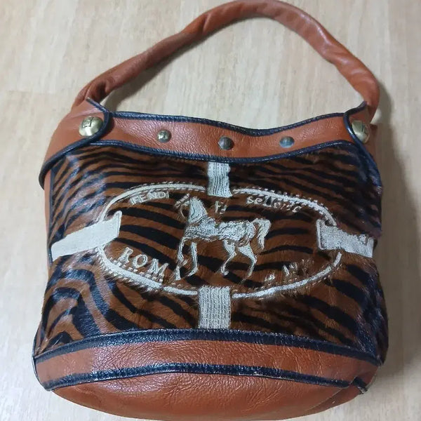 [BUNJANG] Fendi Baguette Fur Tote Bag / FENDI. 펜디 송치 복조리백