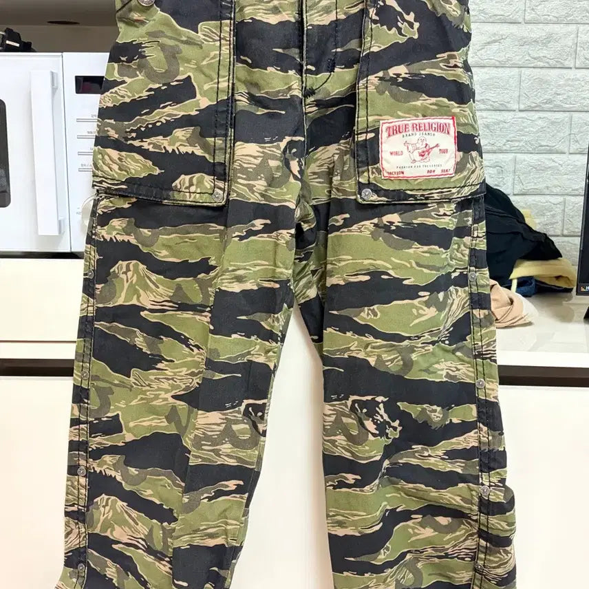 [BUNJANG] True Religion Camo Cargo Pants Size S / 트루릴리젼 카모 카고 팬츠 S사이즈