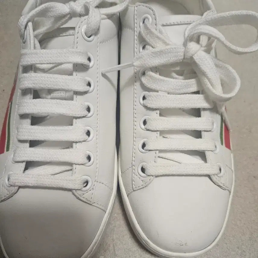 [BUNJANG] Gucci White Sneakers with Three Stripes Detail / 구찌 화이트 스니커즈 삼선포인트