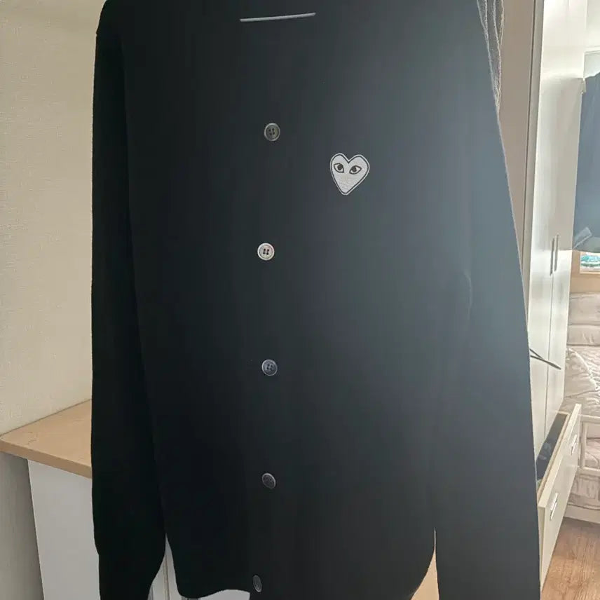 [BUNJANG] Comme des Garçons White Heart Patch Black Cardigan (L) / 꼼데가르송 화이트 와펜 블랙 가디건 L사이즈