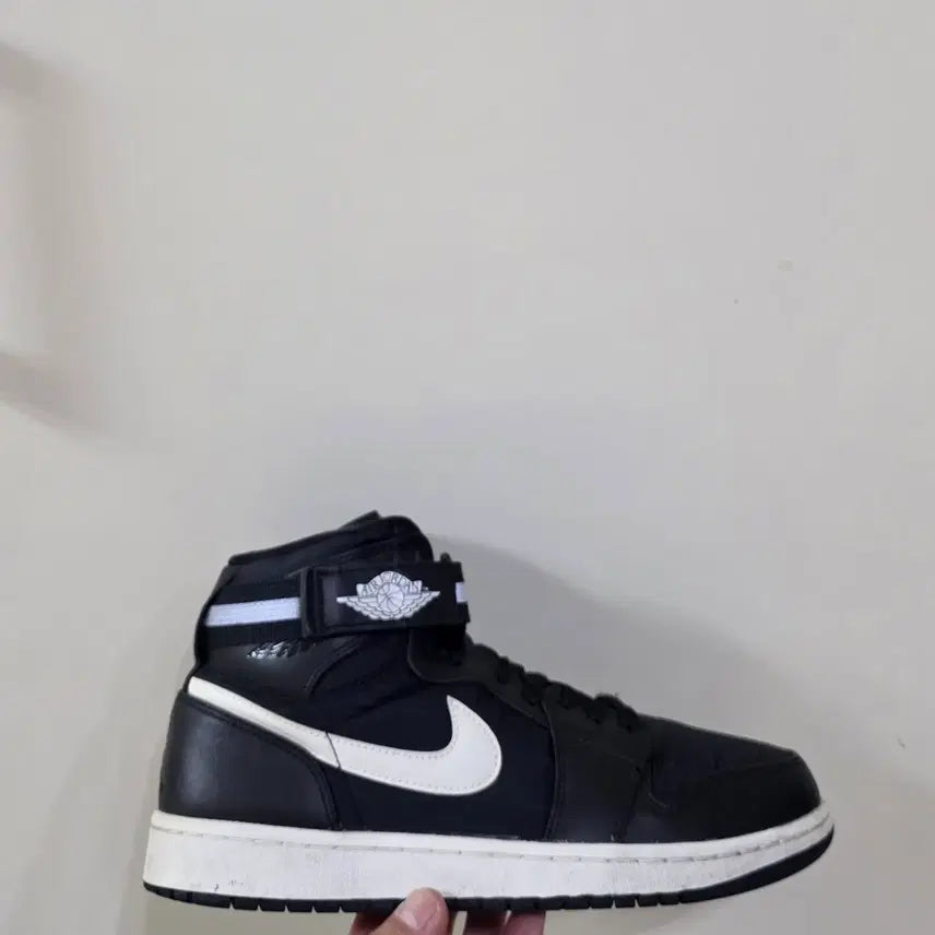 [BUNJANG] Nike Air Jordan 1 High Strap "Black White" (Discontinued) / [270] 나이키 에어조던1하이 스트랩 블랙화이트ㅡ단종매물,최저가